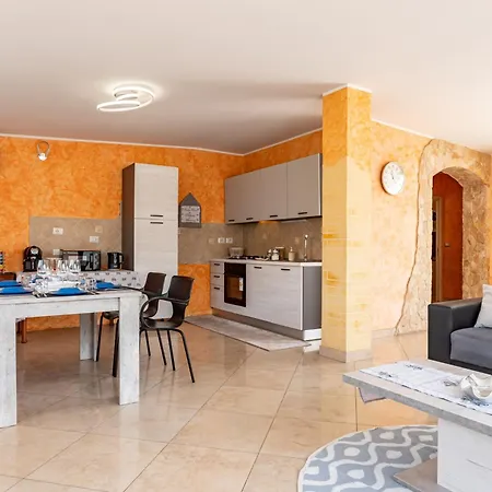 With Terrace In 公寓 *